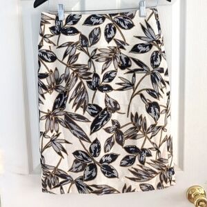 J Crew women's knee length print pencil skirt with lining, size 2